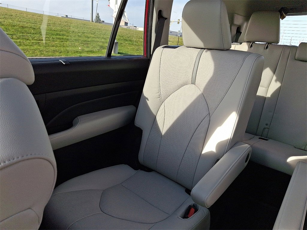 Certified 2025 Toyota Grand Highlander AWD image 18
