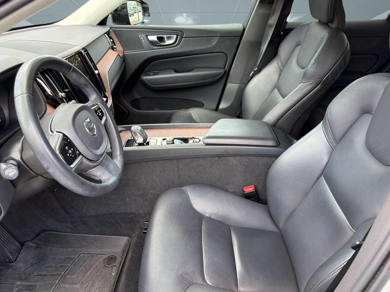 Certified 2024 Volvo XC60 B5 Plus AWD/4WD image 5