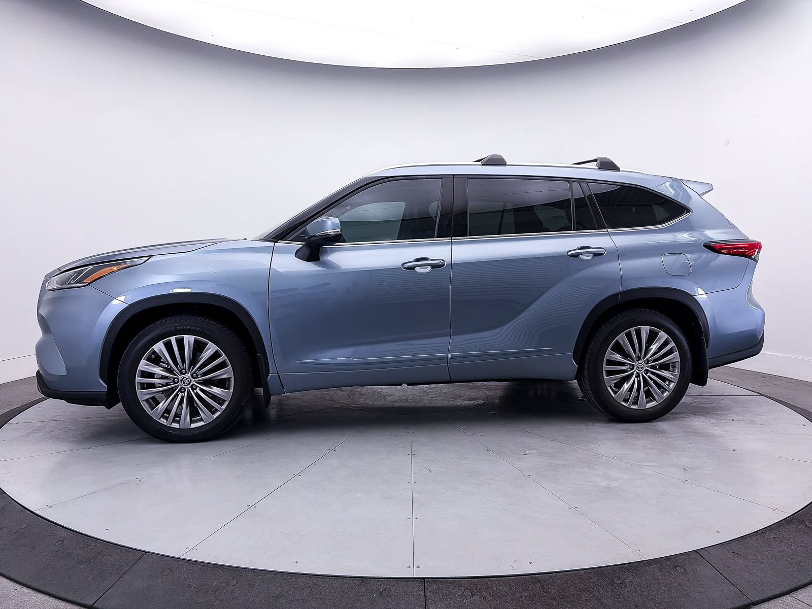Used 2021 Toyota Highlander Platinum AWD/4WD image 47