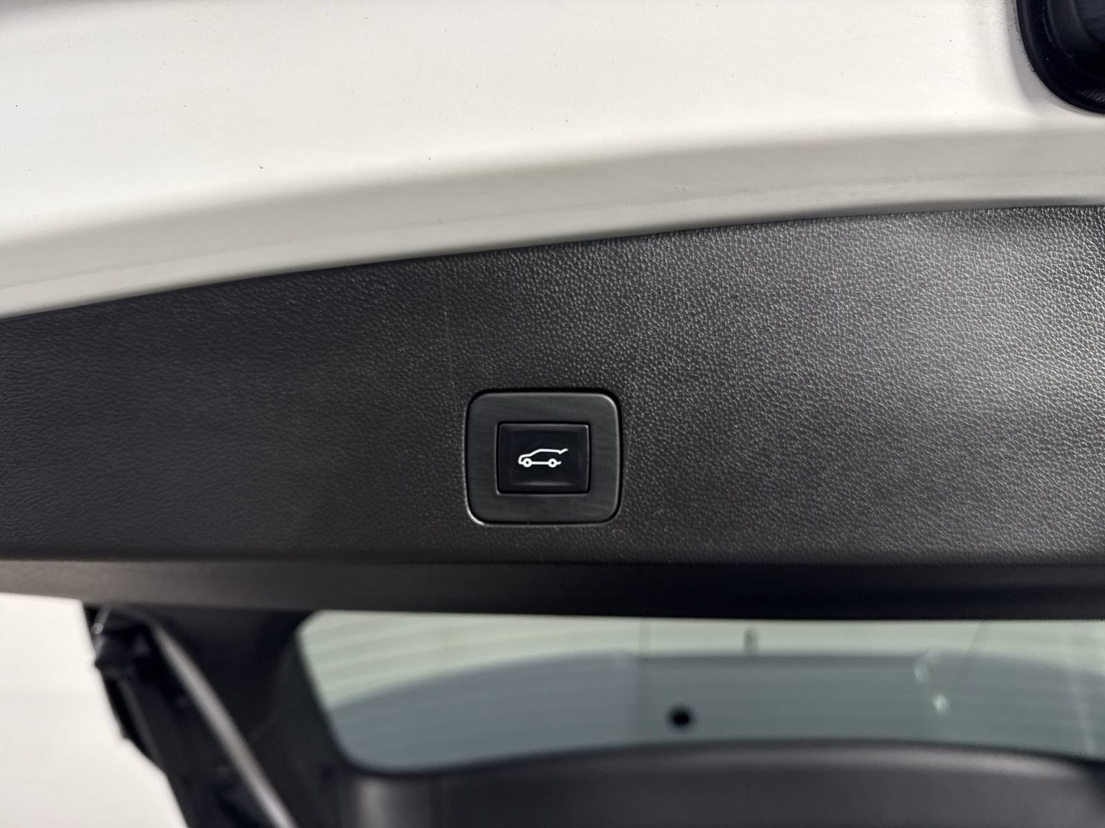 Used 2021 Buick Encore GX Essence FWD image 32