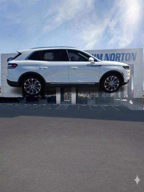 Used 2022 Lincoln Nautilus Reserve FWD image 11