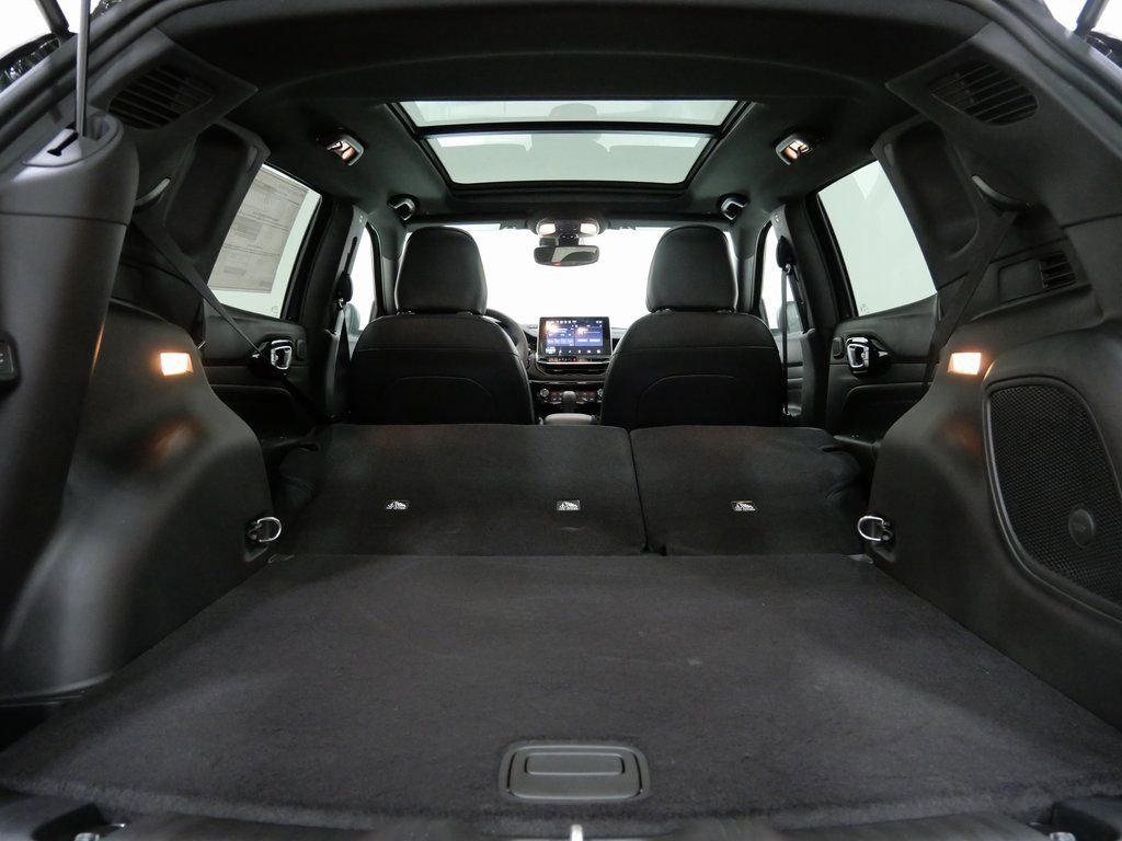 New 2026 Jeep Compass Latitude w/ Sun and Sound Group AWD/4WD image 28