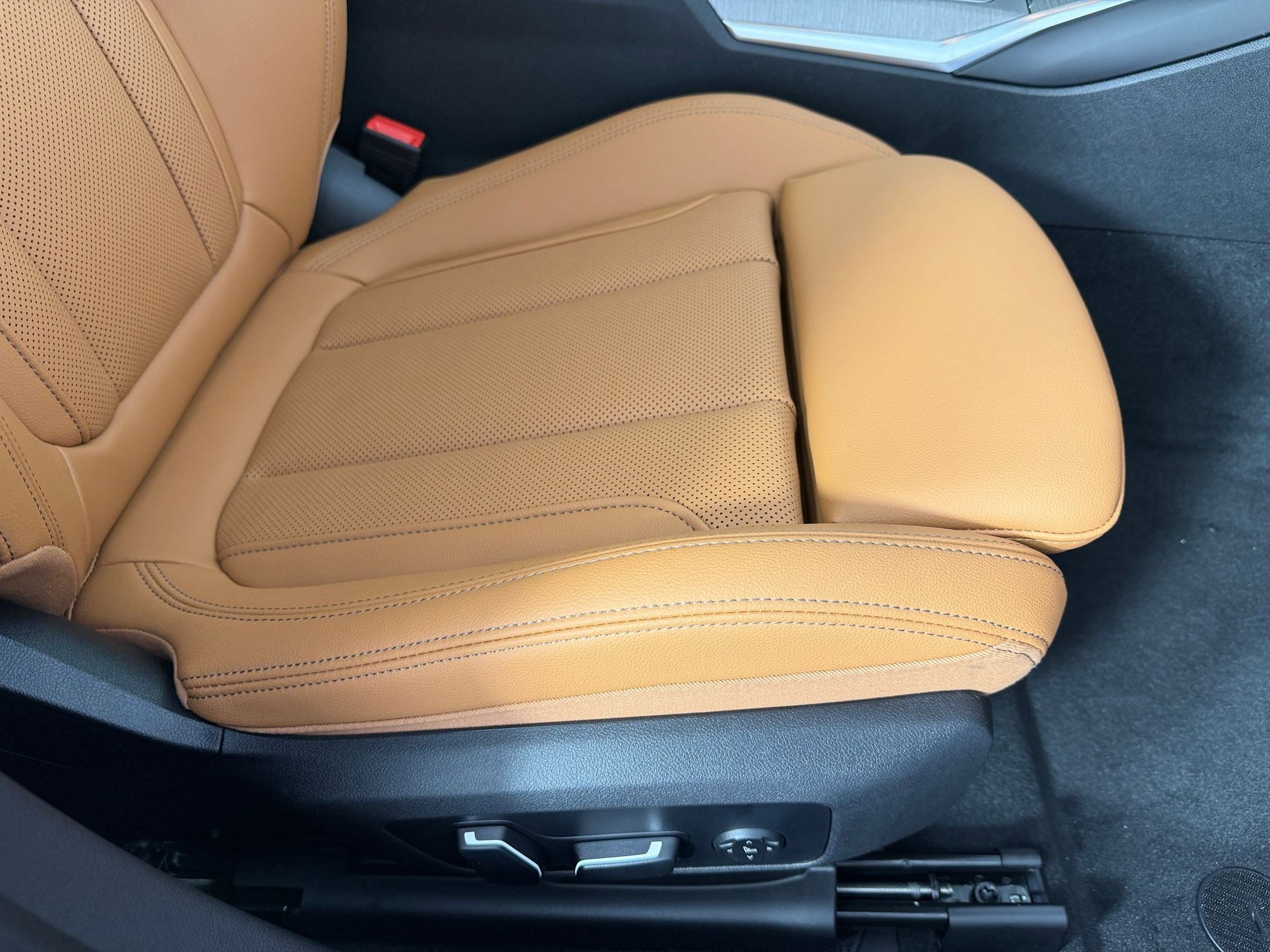 New 2026 BMW 330i Sedan w/ Convenience Package RWD image 34