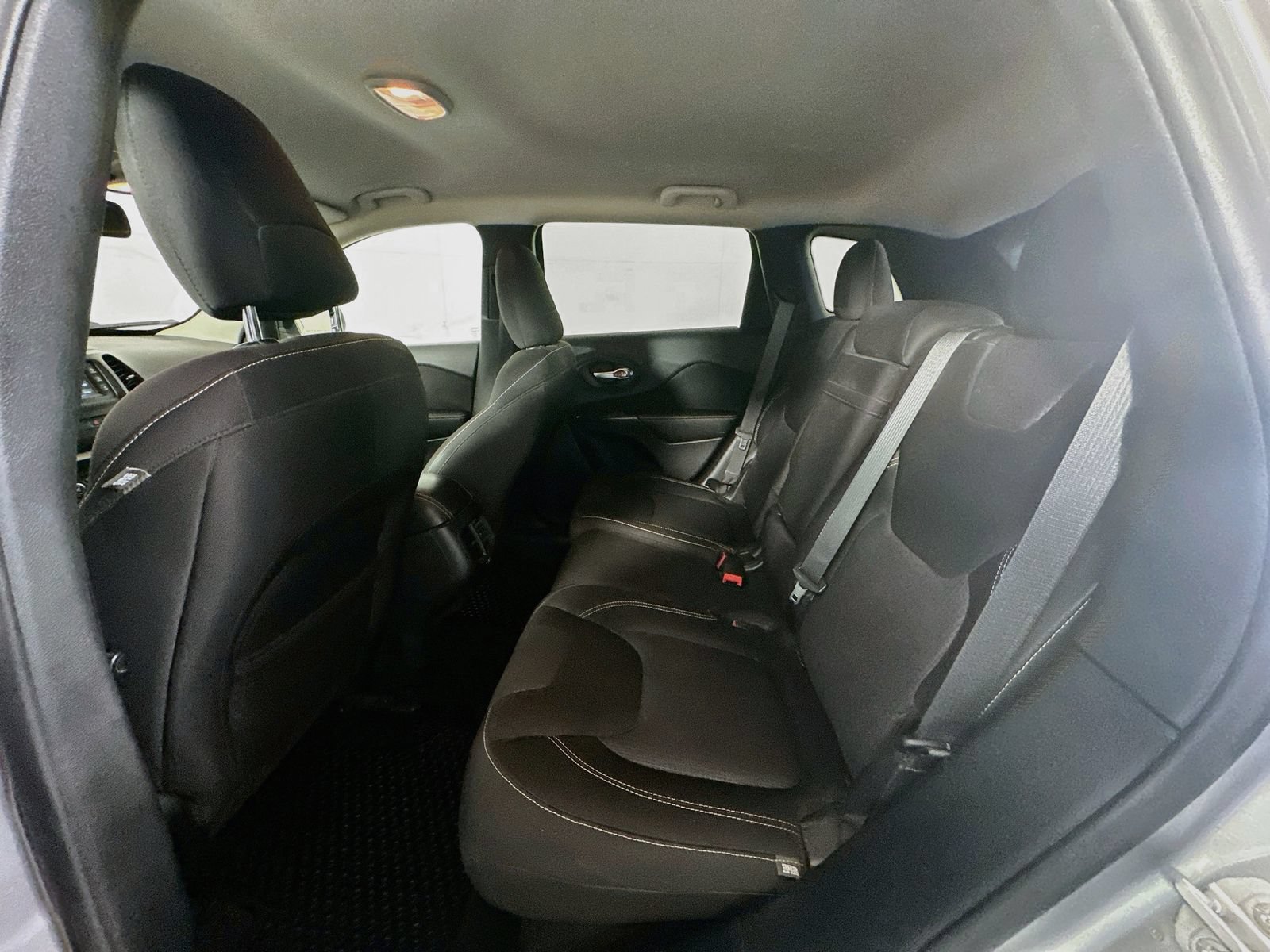 Used 2015 Jeep Cherokee Latitude w/ Cold Weather Group FWD image 22