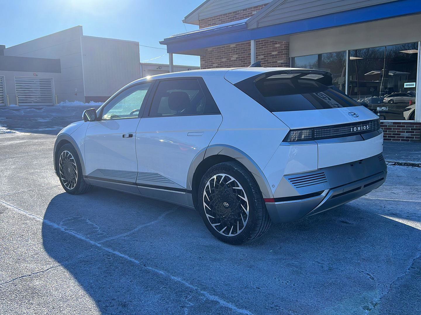 Used 2022 Hyundai Ioniq 5 Limited w/ Cargo Package image 3