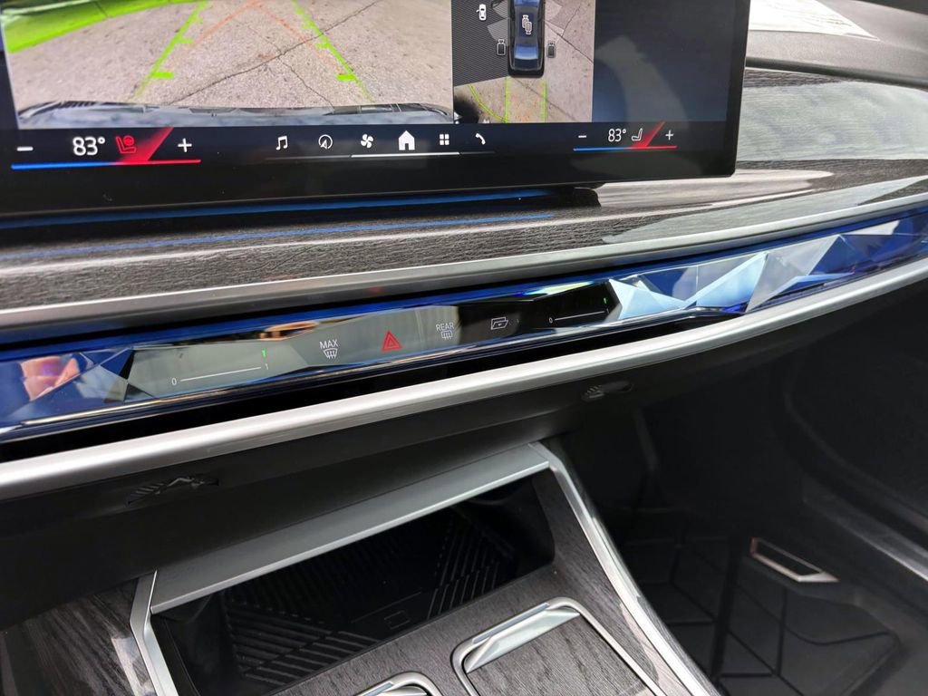 Used 2024 BMW 760i xDrive w/ Executive Package image 21