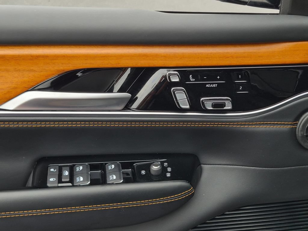 Certified 2025 Jeep Grand Wagoneer L Series III w/ HD Trailer Tow Package AWD/4WD image 11