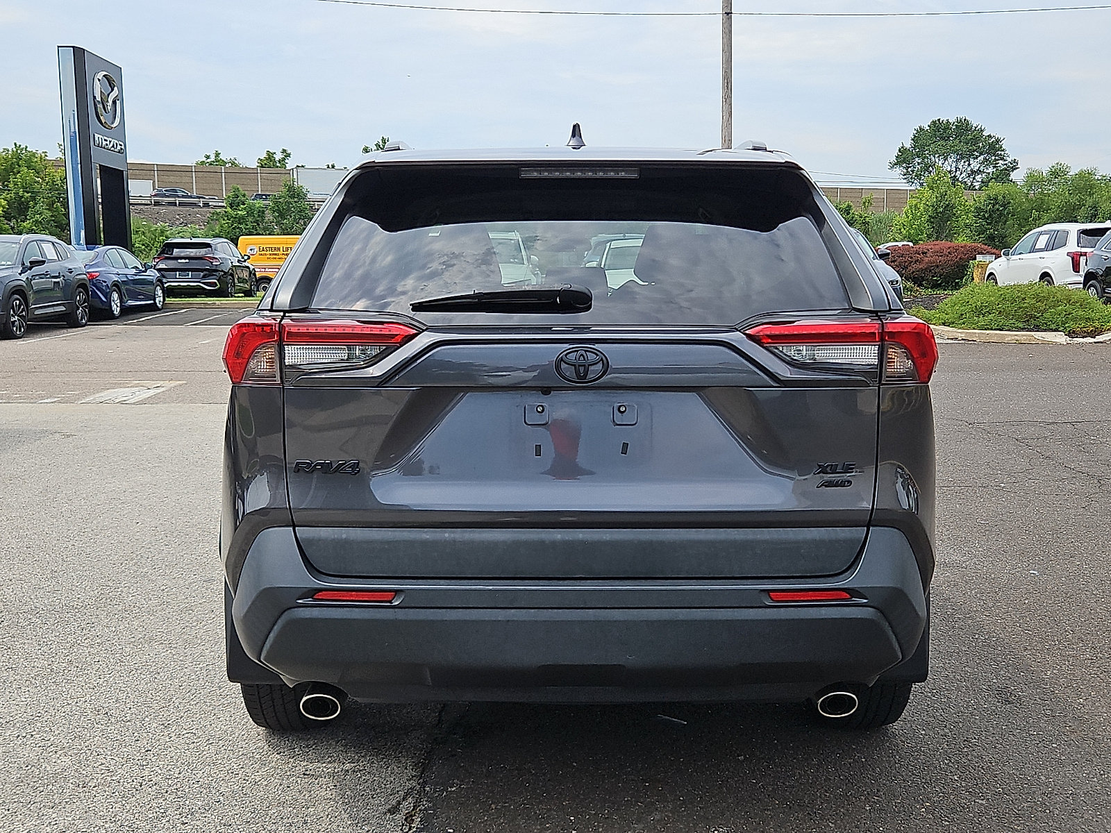 Used 2021 Toyota RAV4 XLE AWD/4WD image 5