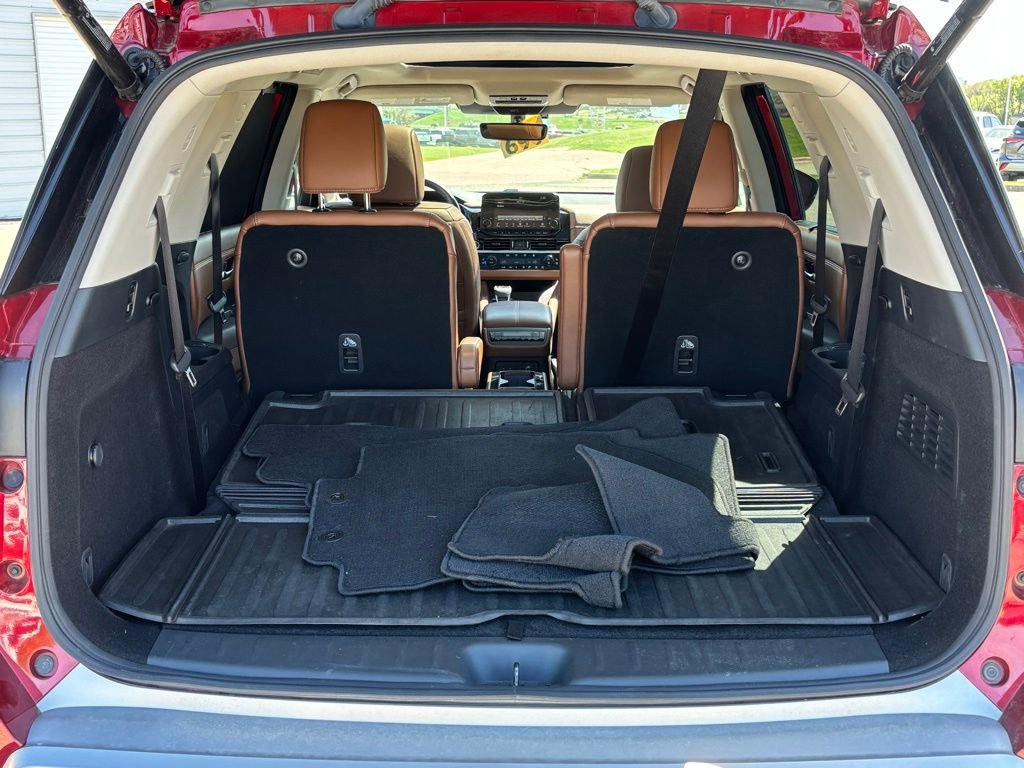 Used 2024 Nissan Pathfinder Platinum image 6