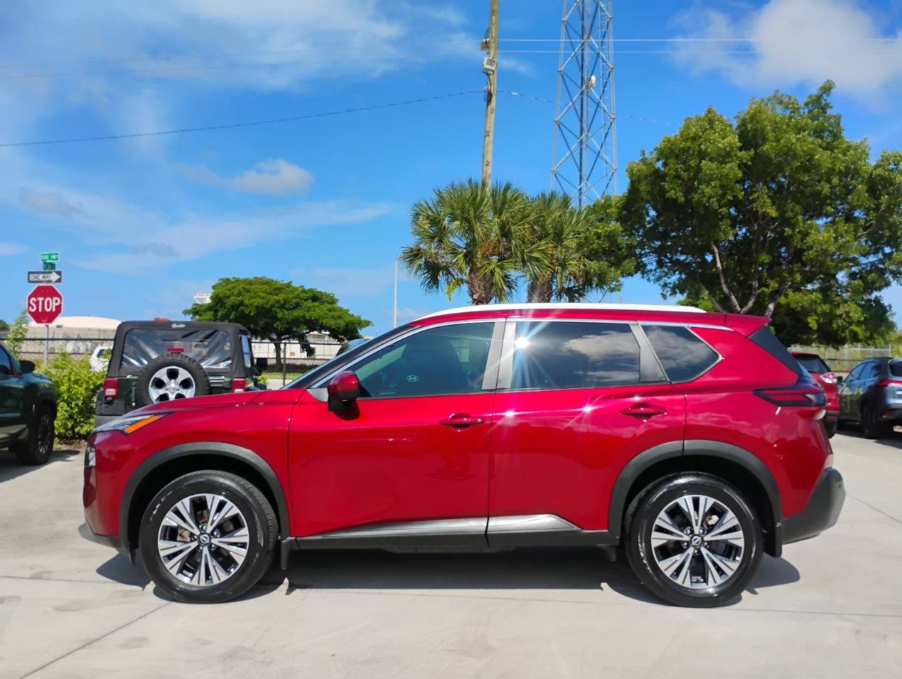 Used 2023 Nissan Rogue SV w/ SV Premium B Package FWD image 3