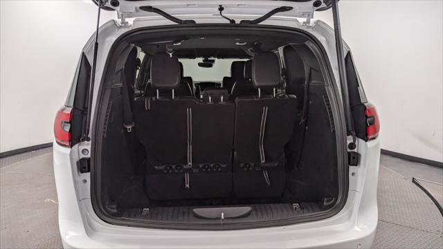 Used 2026 Chrysler Pacifica Select image 18