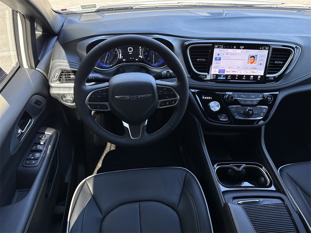 New 2026 Chrysler Pacifica Limited image 15