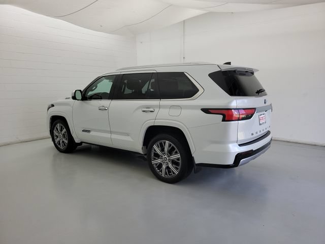 Used 2023 Toyota Sequoia Capstone RWD image 7