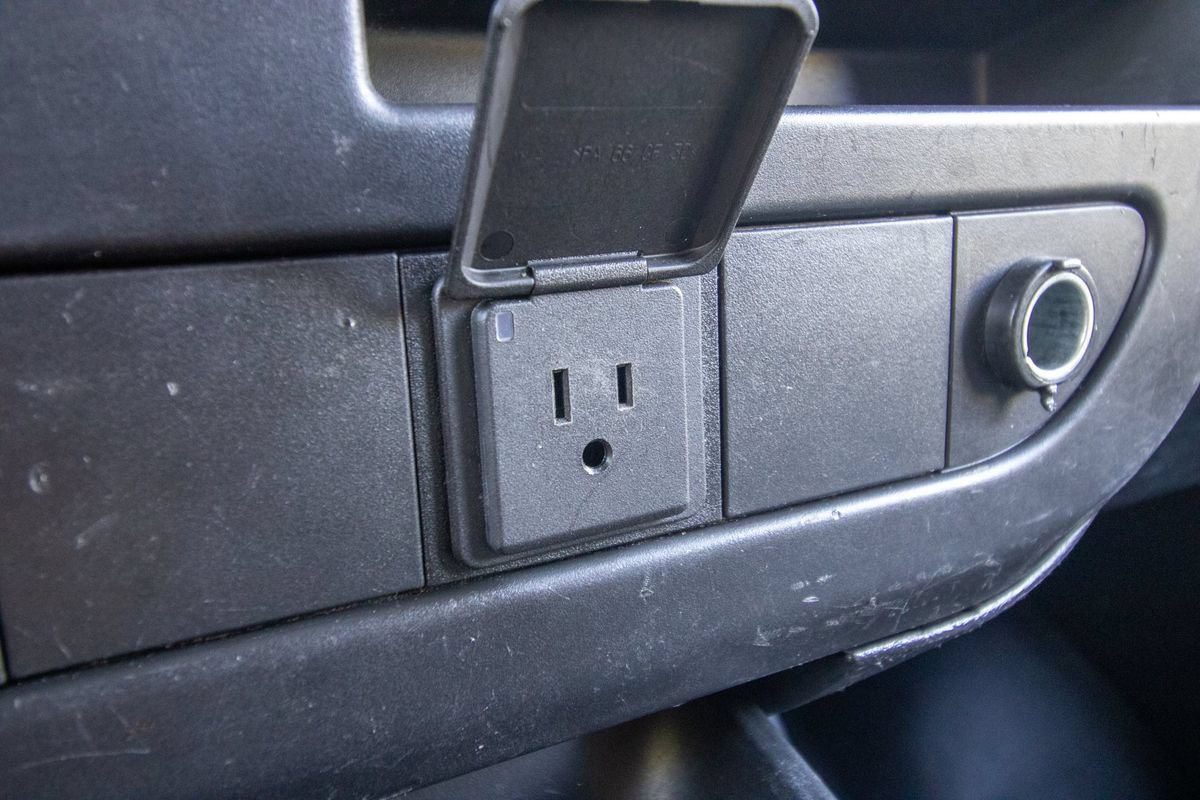 Used 2018 Chevrolet Express 2500 RWD image 22