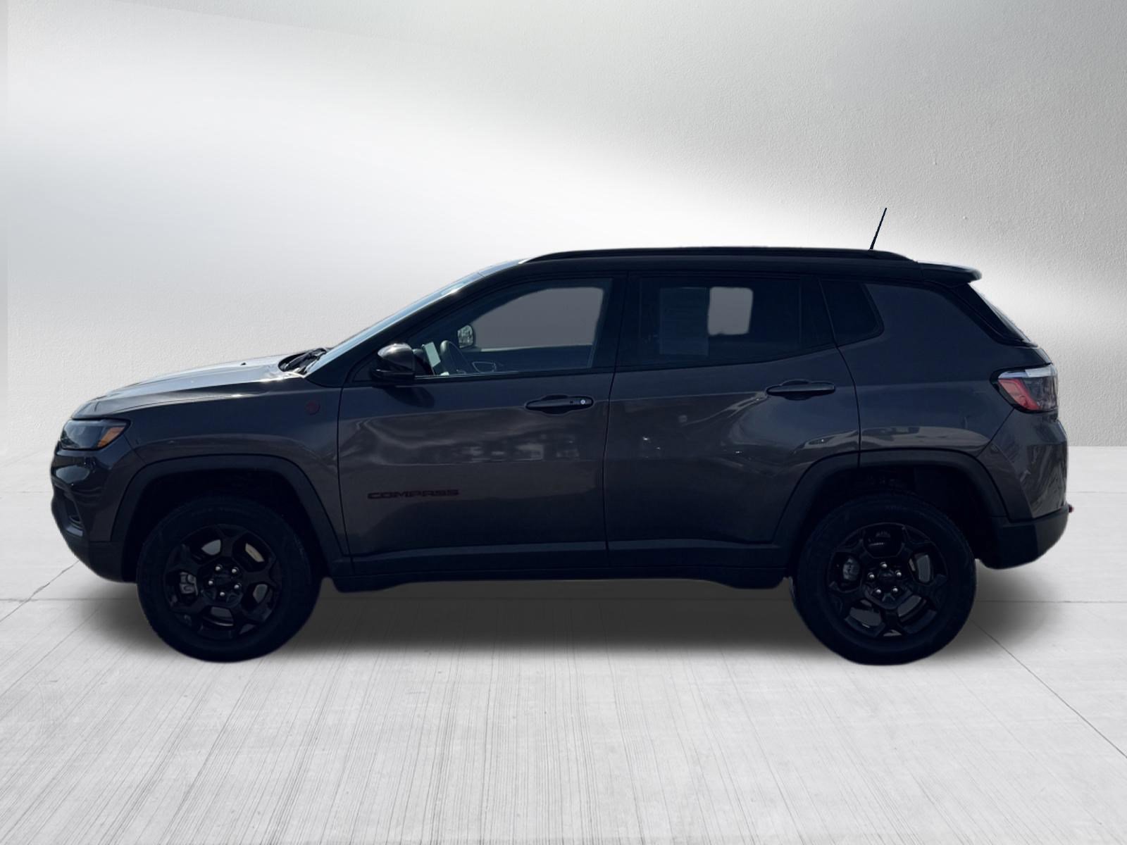 Used 2024 Jeep Compass Trailhawk image 4