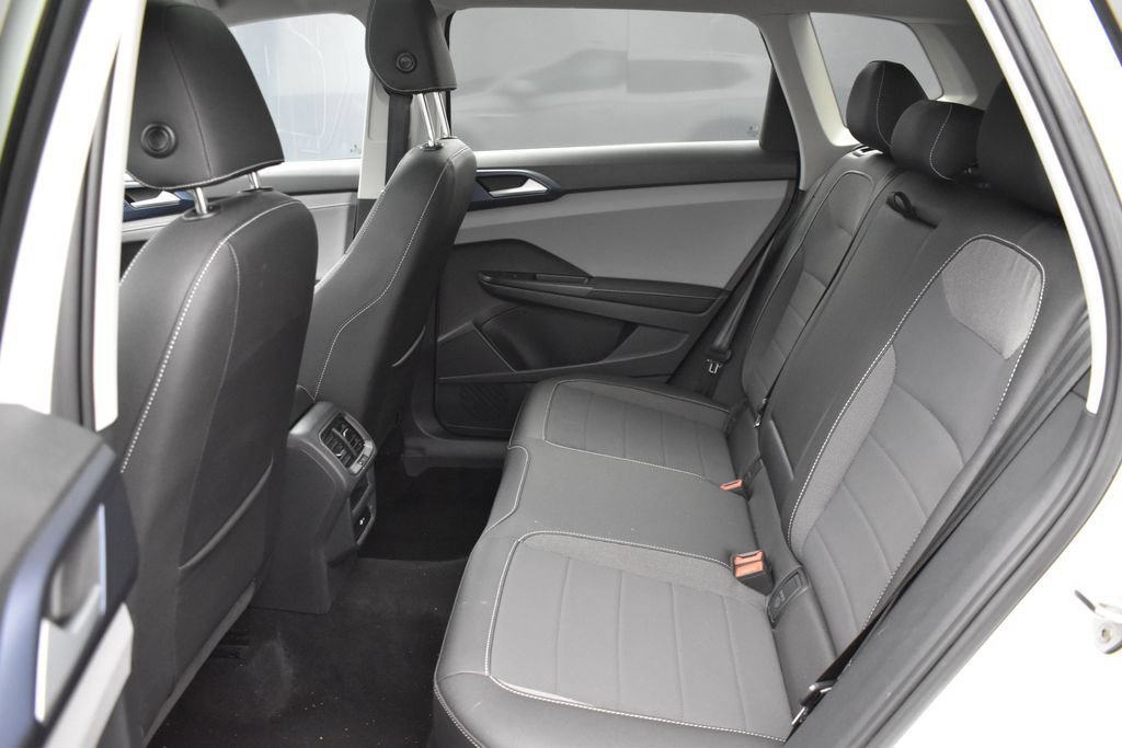 Used 2024 Volkswagen Taos SE FWD image 12