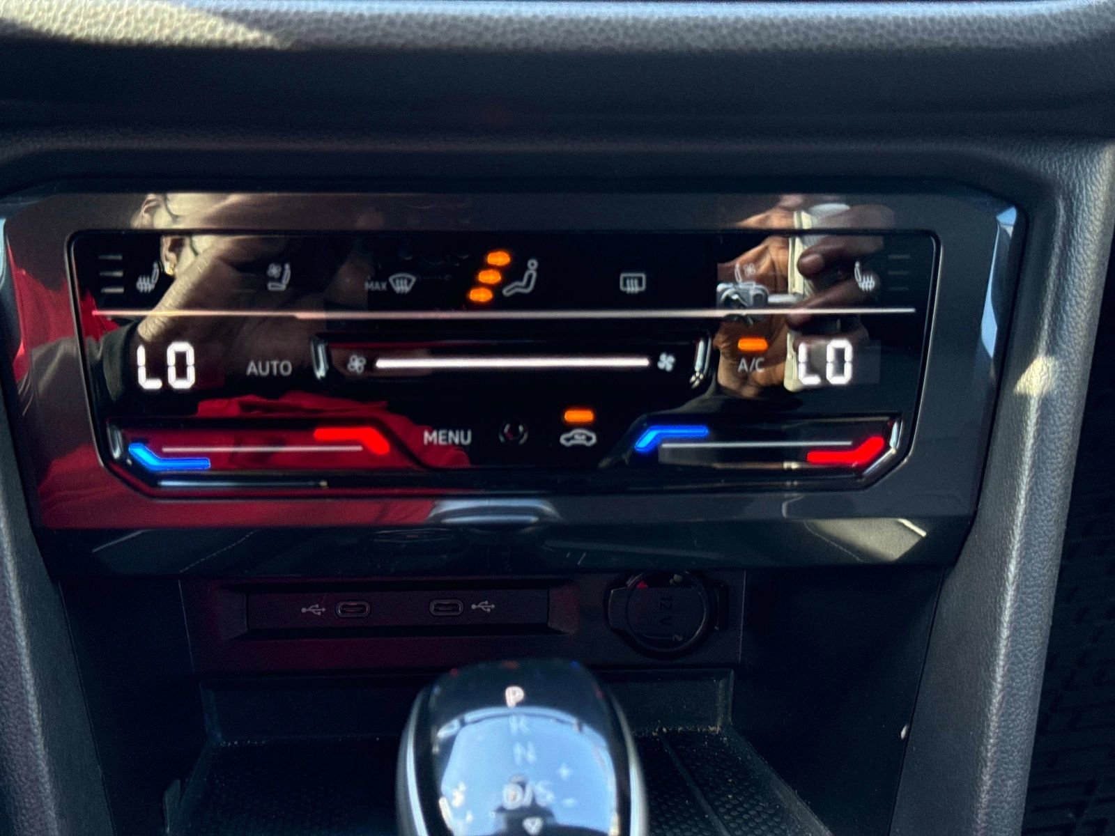 Used 2024 Volkswagen Tiguan SEL R-Line image 22