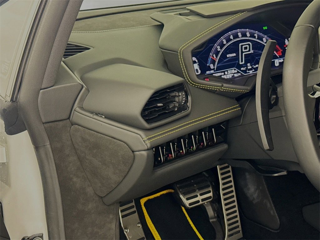 Used 2023 Lamborghini Huracan Tecnica image 10