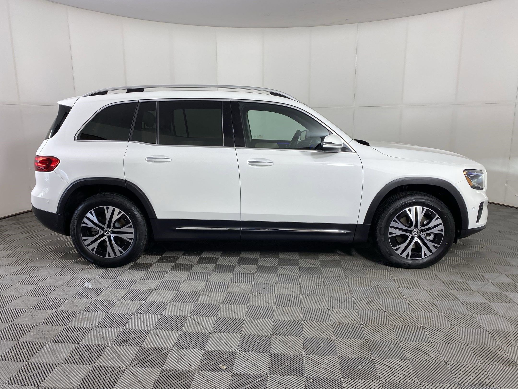 Certified 2025 Mercedes-Benz GLB 250 4MATIC image 7