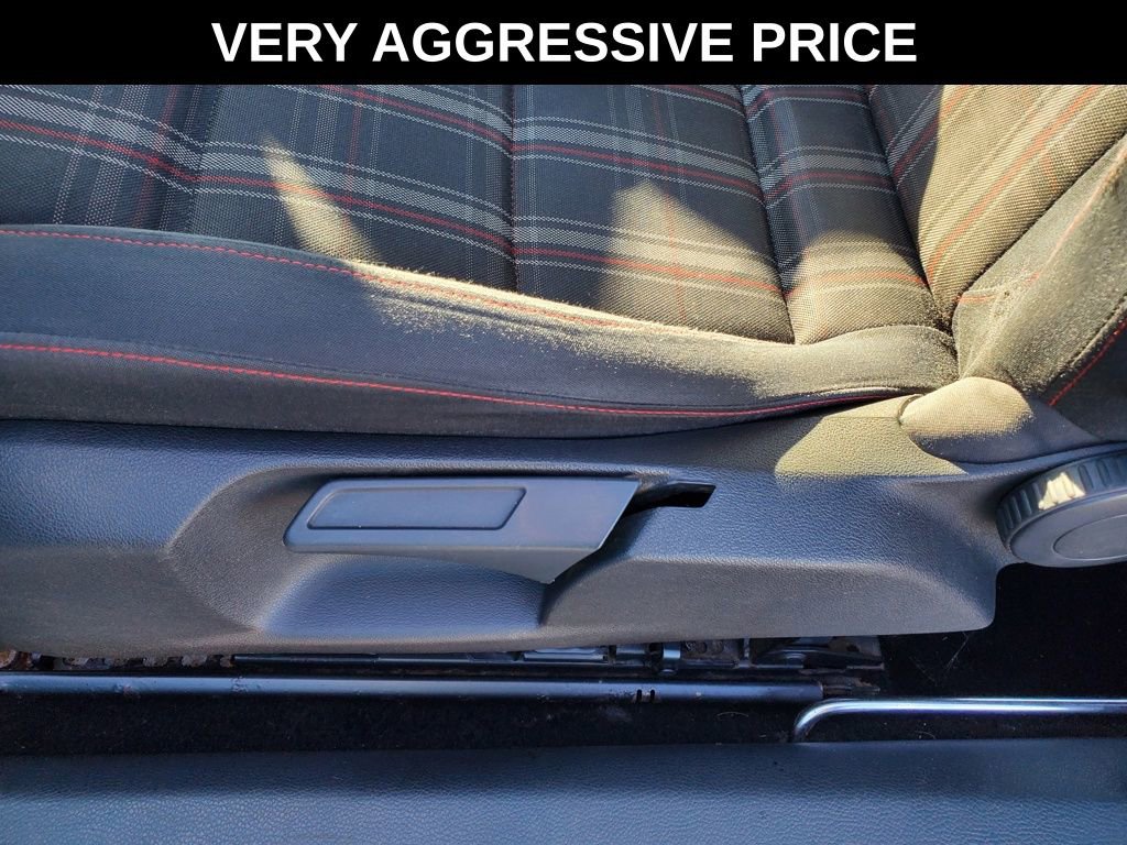 Used 2012 Volkswagen Golf 2-Door image 13