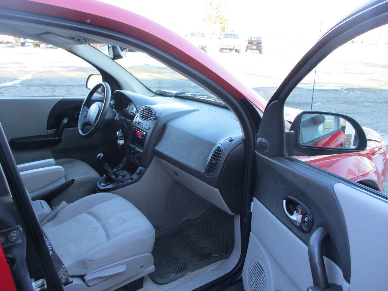 Used 2004 Saturn Vue 2WD w/ Sport Plus Pkg image 25