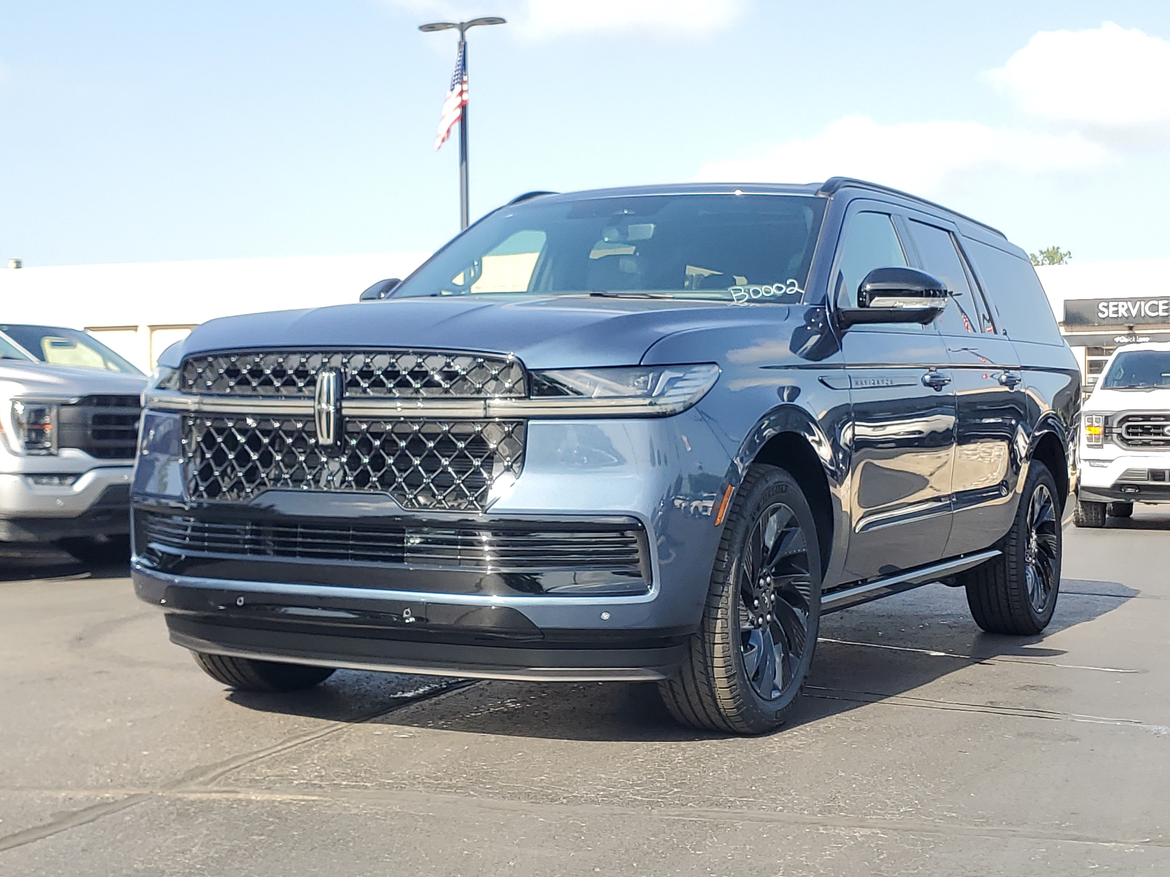 New 2027 Lincoln Navigator L Reserve w/ Jet Appearance Package AWD/4WD image 2