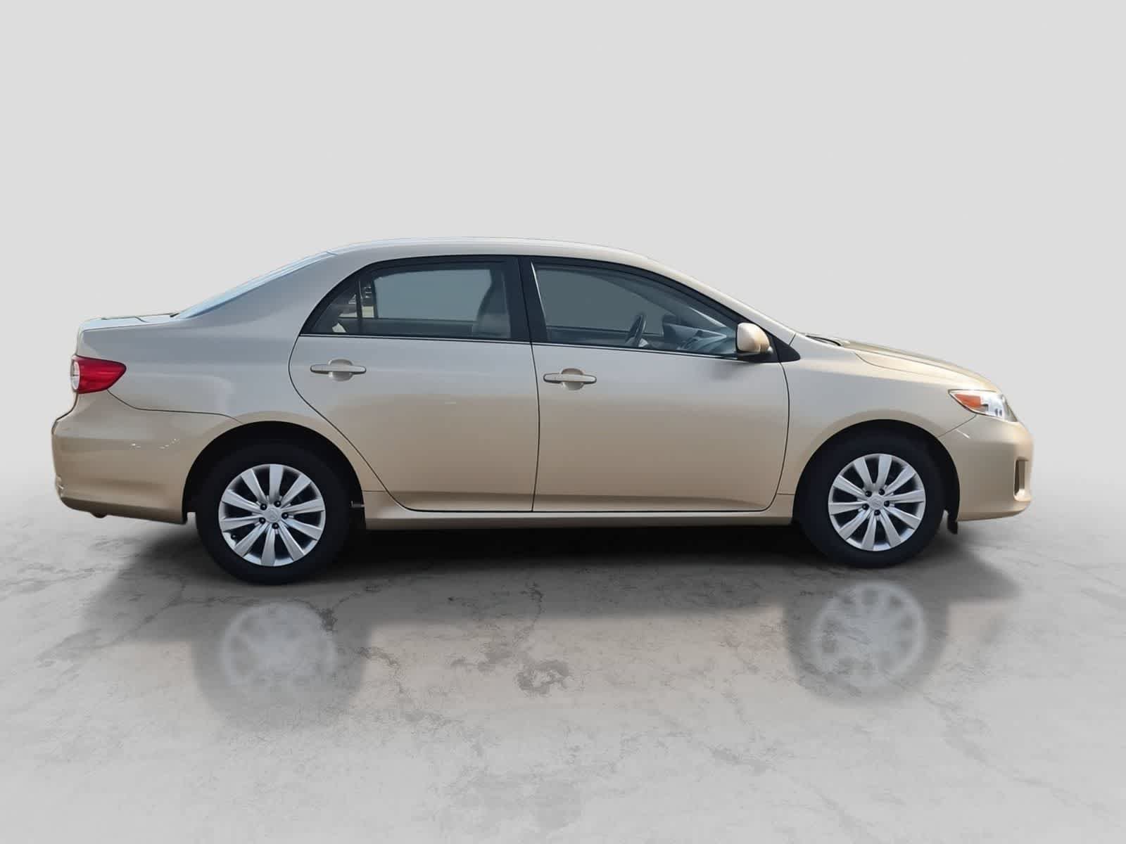 Used 2013 Toyota Corolla LE FWD image 9