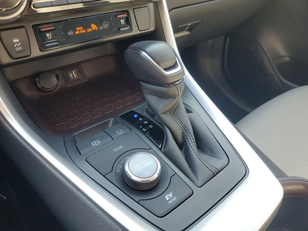 Certified 2025 Toyota RAV4 Limited image 31