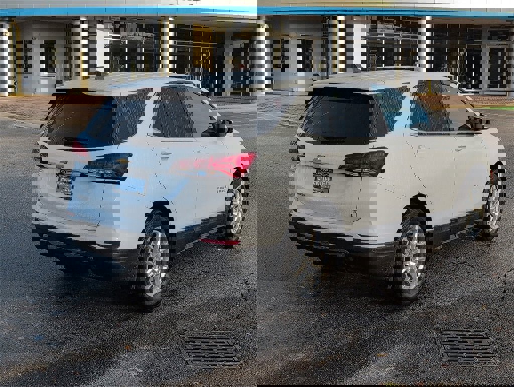 Certified 2023 Chevrolet Equinox LT image 3