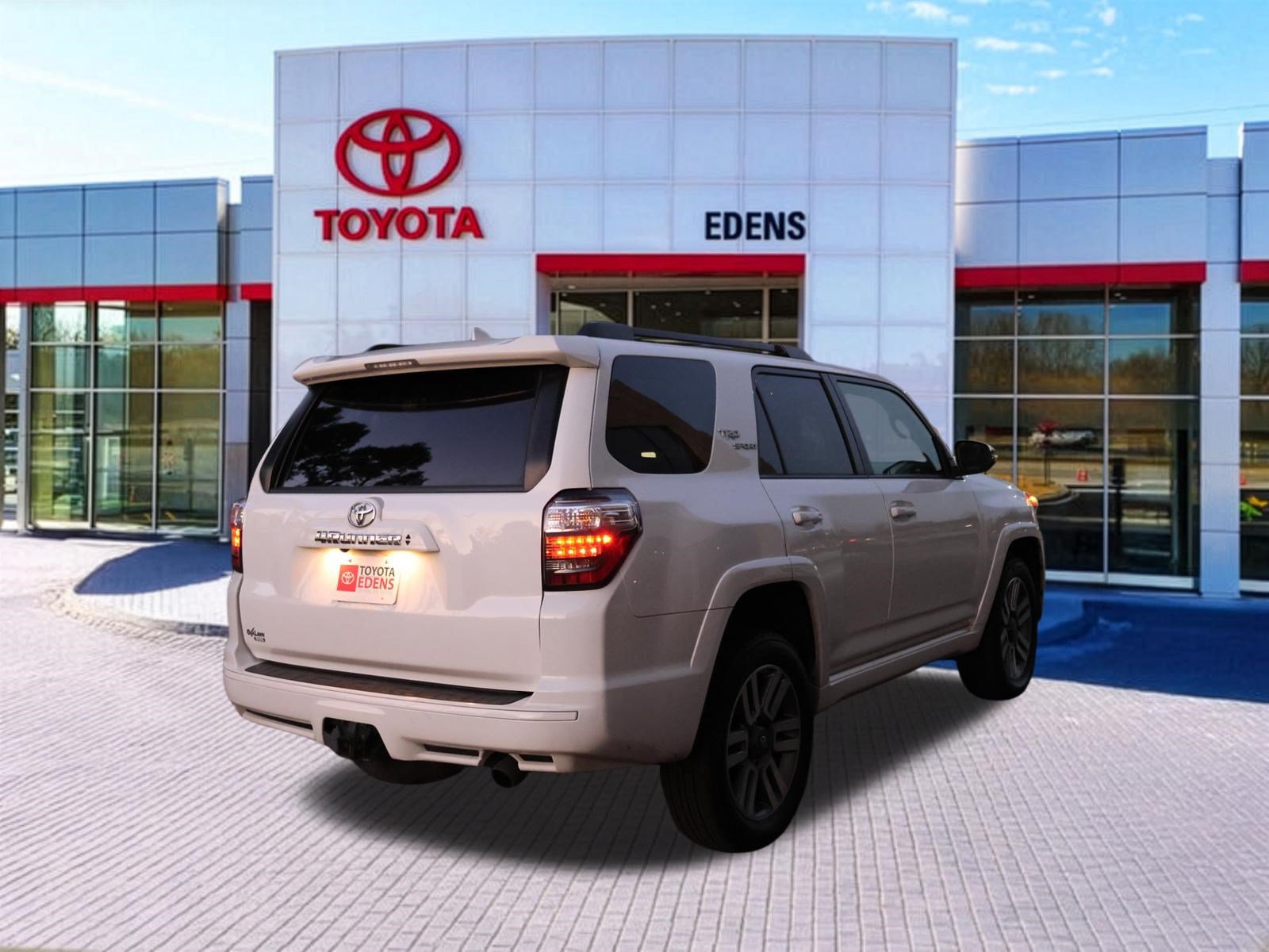 Used 2022 Toyota 4Runner TRD Sport w/ Technology Package AWD/4WD image 3
