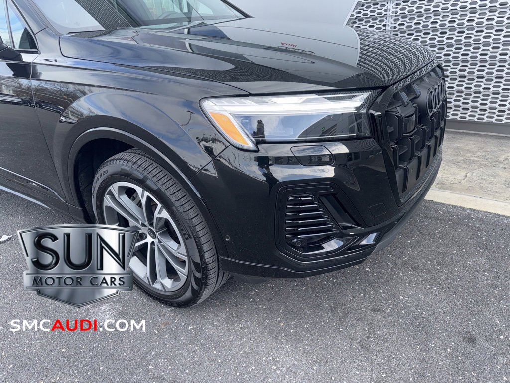 Used 2025 Audi Q7 2.0T Premium w/ Convenience Plus Package image 4