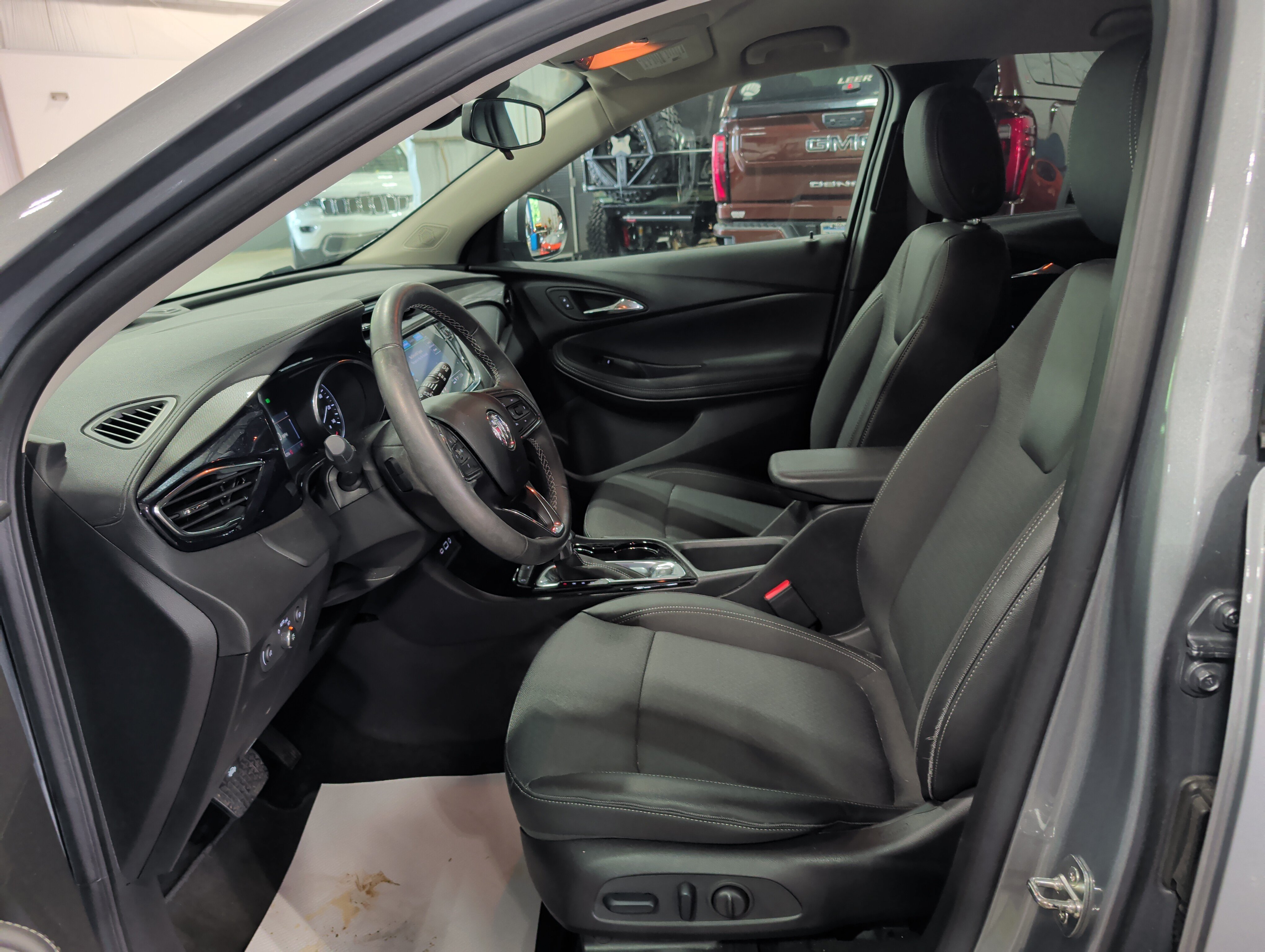 Used 2023 Buick Encore GX Select w/ Sport Touring Package FWD image 7