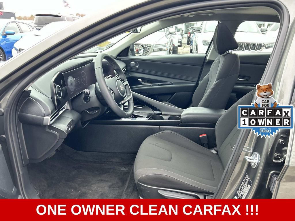 Used 2025 Hyundai Elantra SEL FWD image 11
