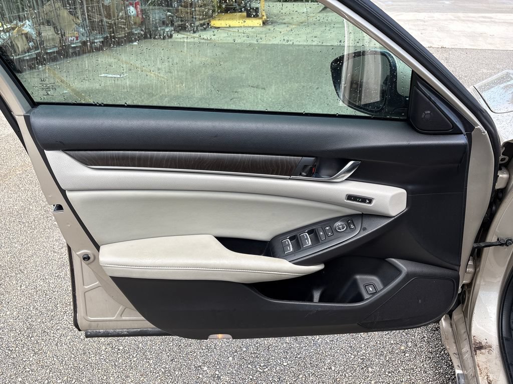 Used 2018 Honda Accord Touring image 22