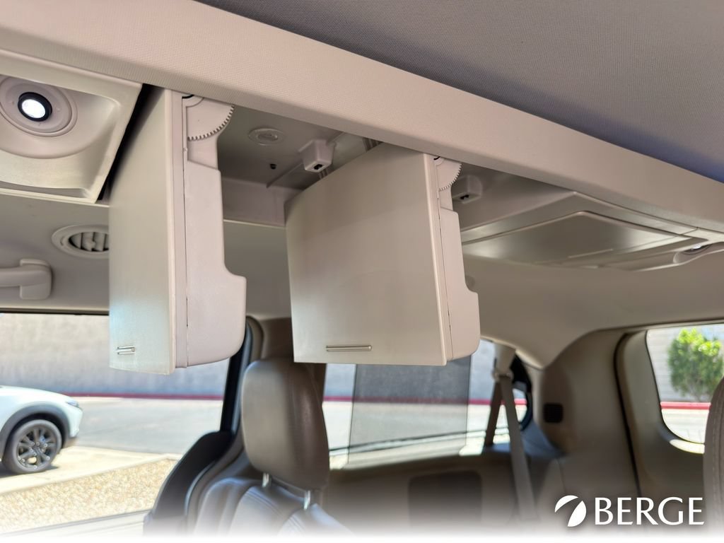 Used 2013 Chrysler Town & Country Touring-L w/ Driver Convenience Group FWD image 29