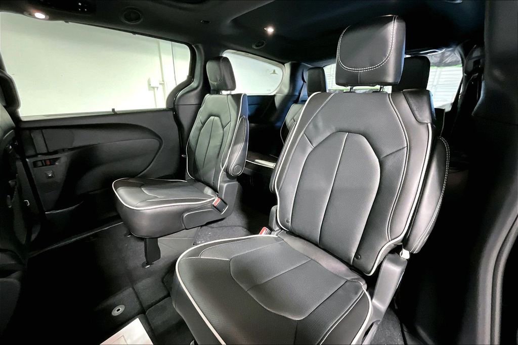 New 2026 Chrysler Pacifica Limited w/ S Appearance Package image 18