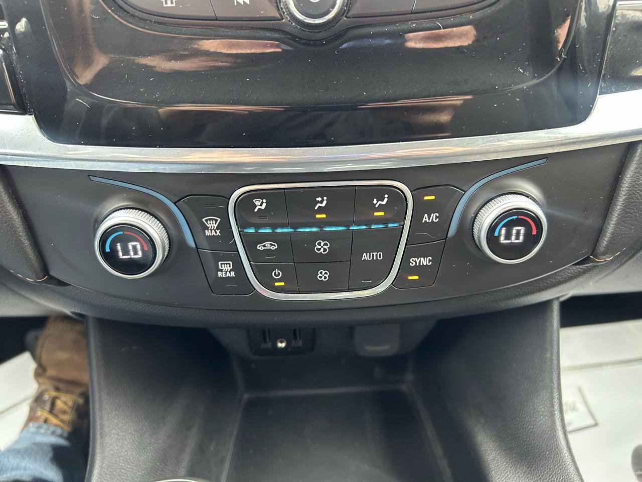 Used 2018 Chevrolet Traverse LS AWD/4WD image 24