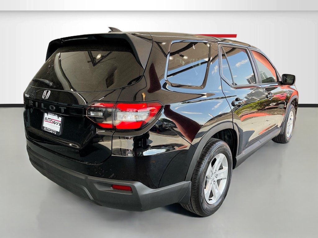 Used 2023 Honda Pilot LX image 7