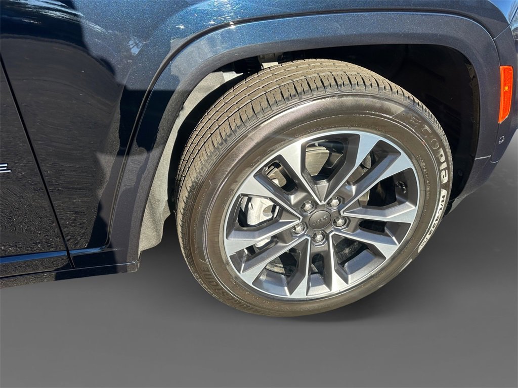 Used 2025 Jeep Grand Cherokee L Overland w/ Advanced Protech Group III image 16