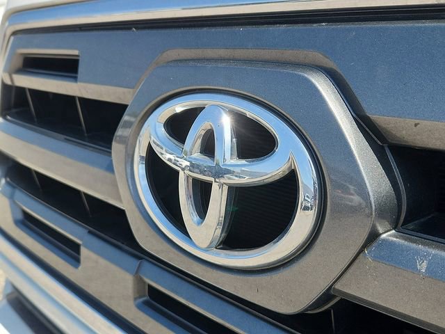 Used 2017 Toyota Tacoma Limited w/ Tow Package image 4