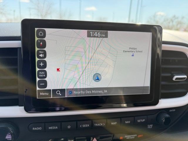 Used 2023 Hyundai Venue Limited image 27