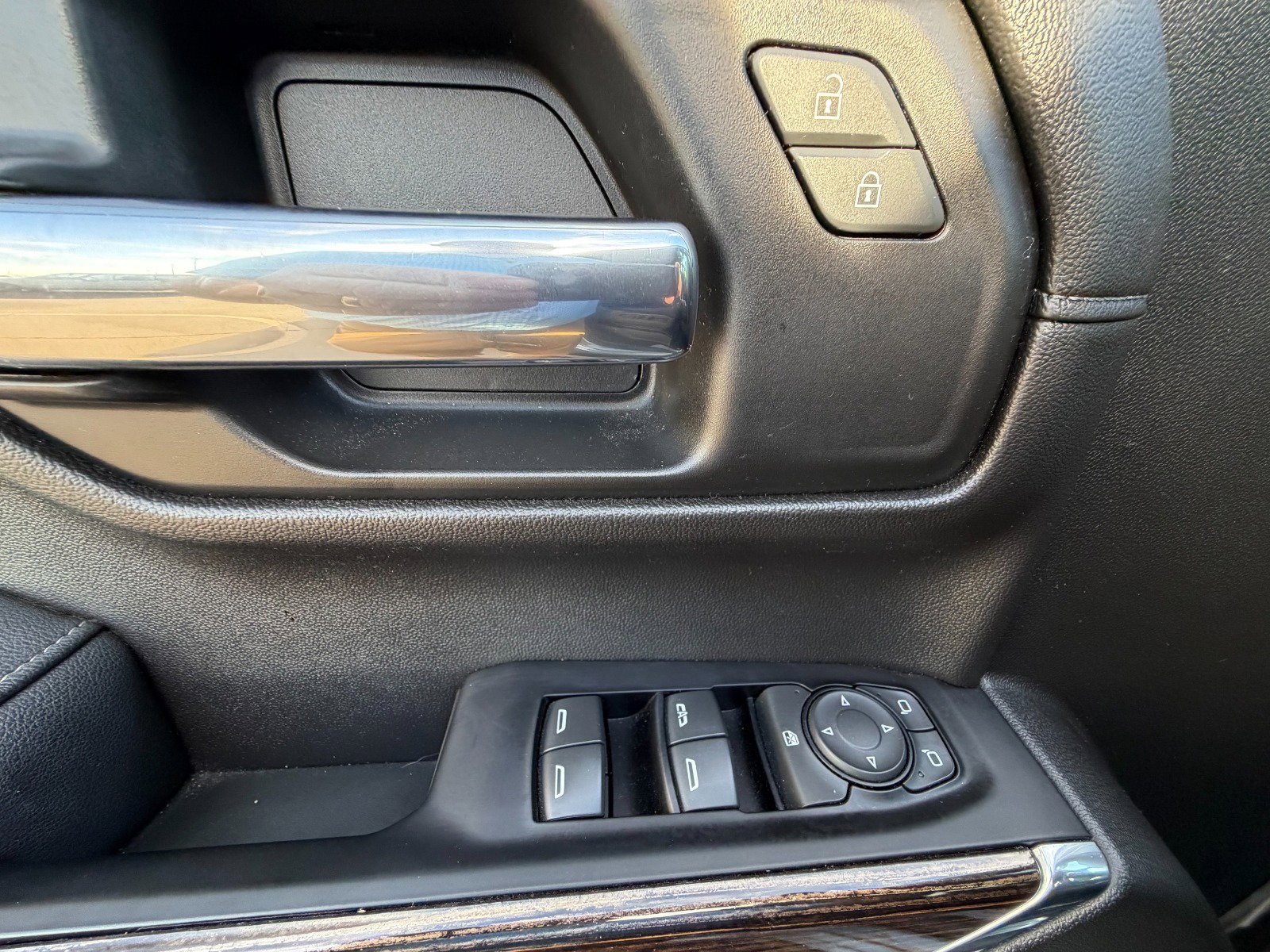 Used 2020 GMC Sierra 1500 Elevation w/ Elevation Value Package image 11