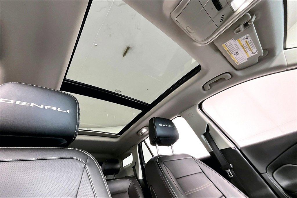 Used 2022 GMC Terrain Denali w/ Denali Premium Package image 22