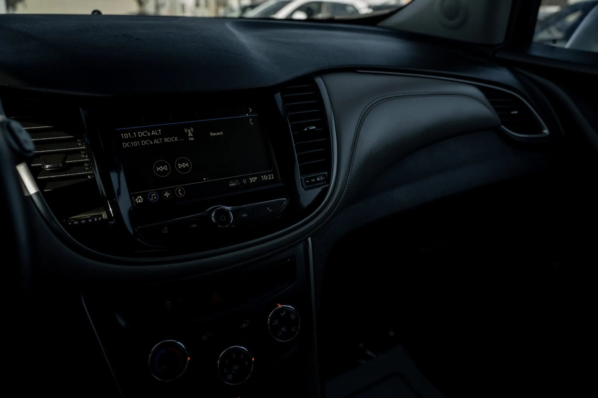 Used 2018 Chevrolet Trax LT w/ LT Convenience Package image 17