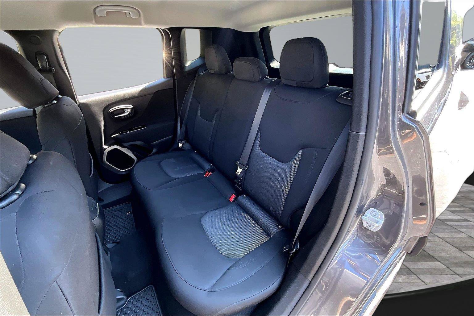 Used 2017 Jeep Renegade Latitude AWD/4WD image 27