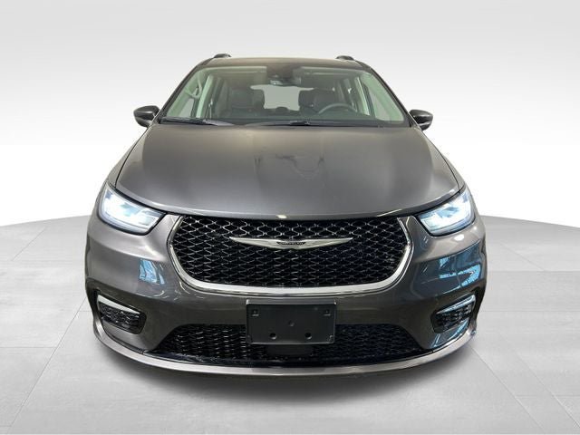 Used 2022 Chrysler Pacifica Touring-L AWD/4WD image 9