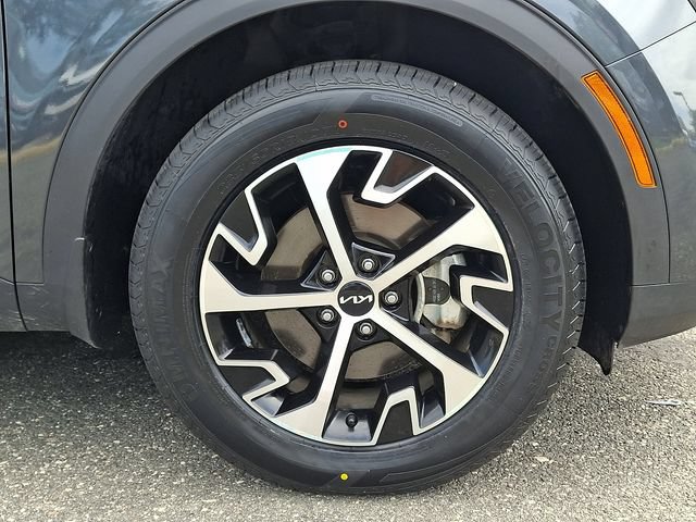Certified 2025 Kia Sportage EX AWD/4WD image 8