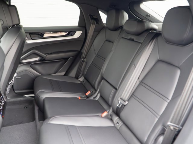 New 2026 Porsche Cayenne Coupe image 18