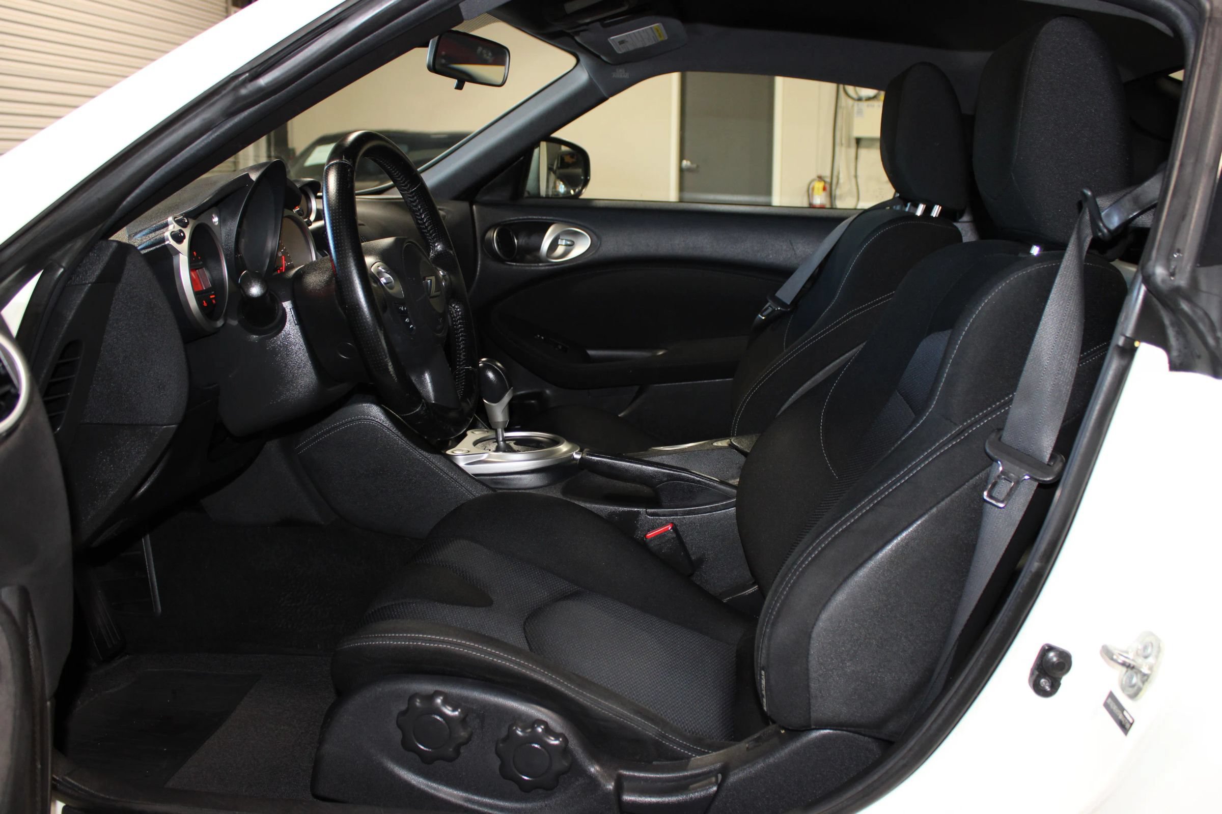 Used 2015 Nissan 370Z Coupe w/ Aerodynamics Package RWD image 9