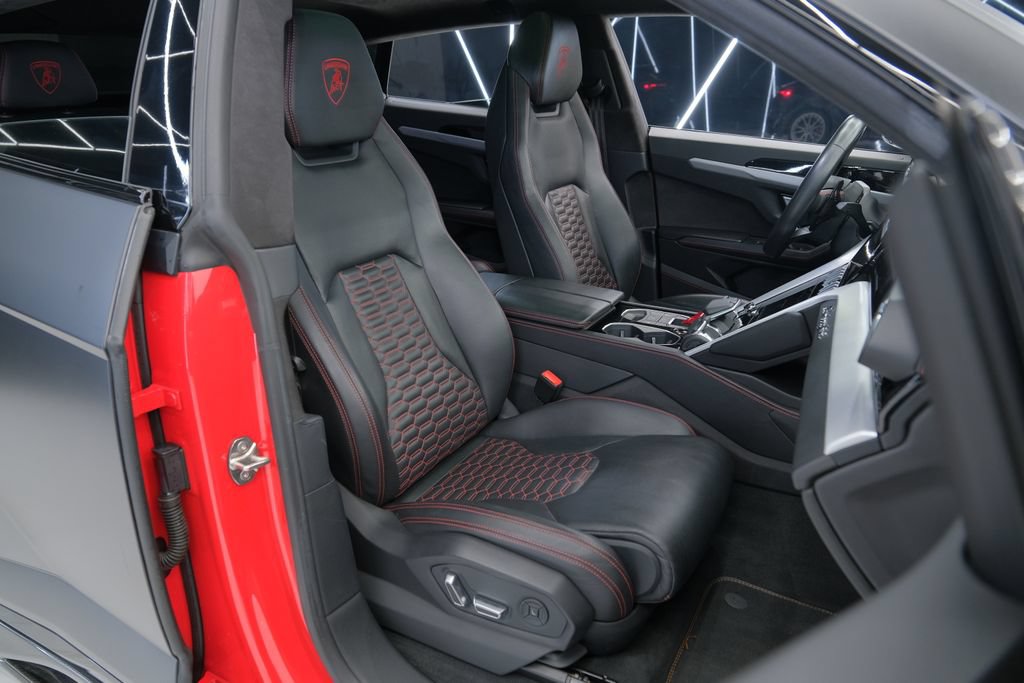 Used 2021 Lamborghini Urus AWD/4WD image 34